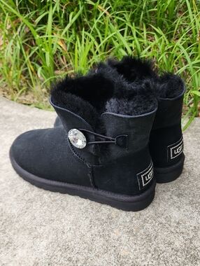 UGG MINI BAILEY BUTTON BLING BLACK SWAROVSKI CRYSTAL BOOT US 8/ EU 39